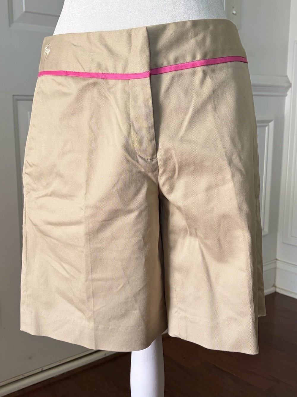 Lilly Pulitzer Tan Bermuda Shorts with Pink Trim Palm Logo Size 4